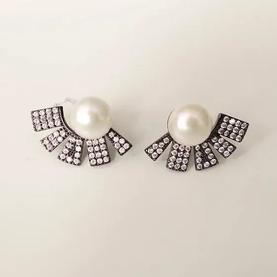 Pearl Fan Shape Earrings Mila