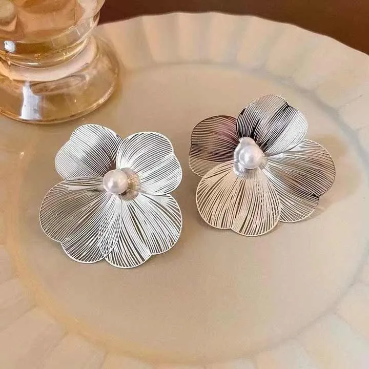 Silver Plated Big Pearl Flower Earring