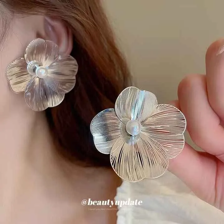 Silver Plated Big Pearl Flower Earring